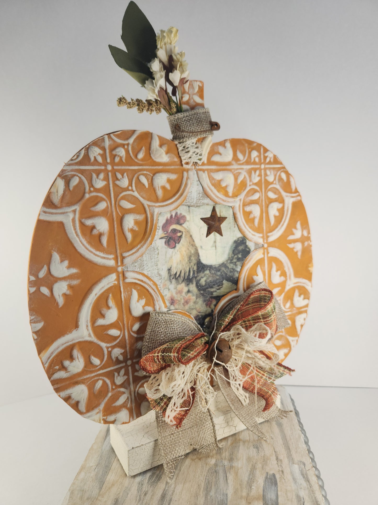 Farm Style Pumpkin Shelf Sitter