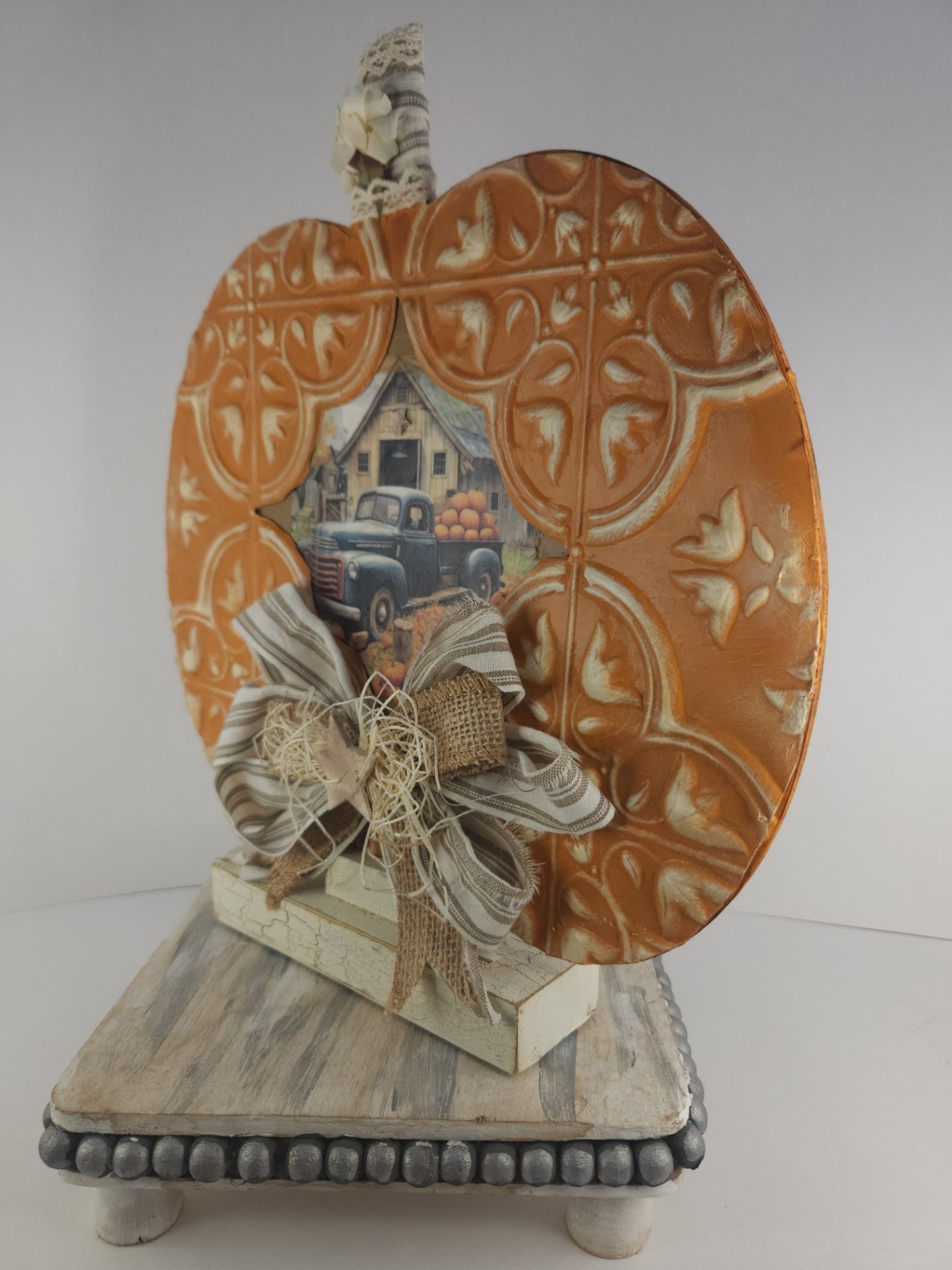 Farm Style Pumpkins Shelf Sitter