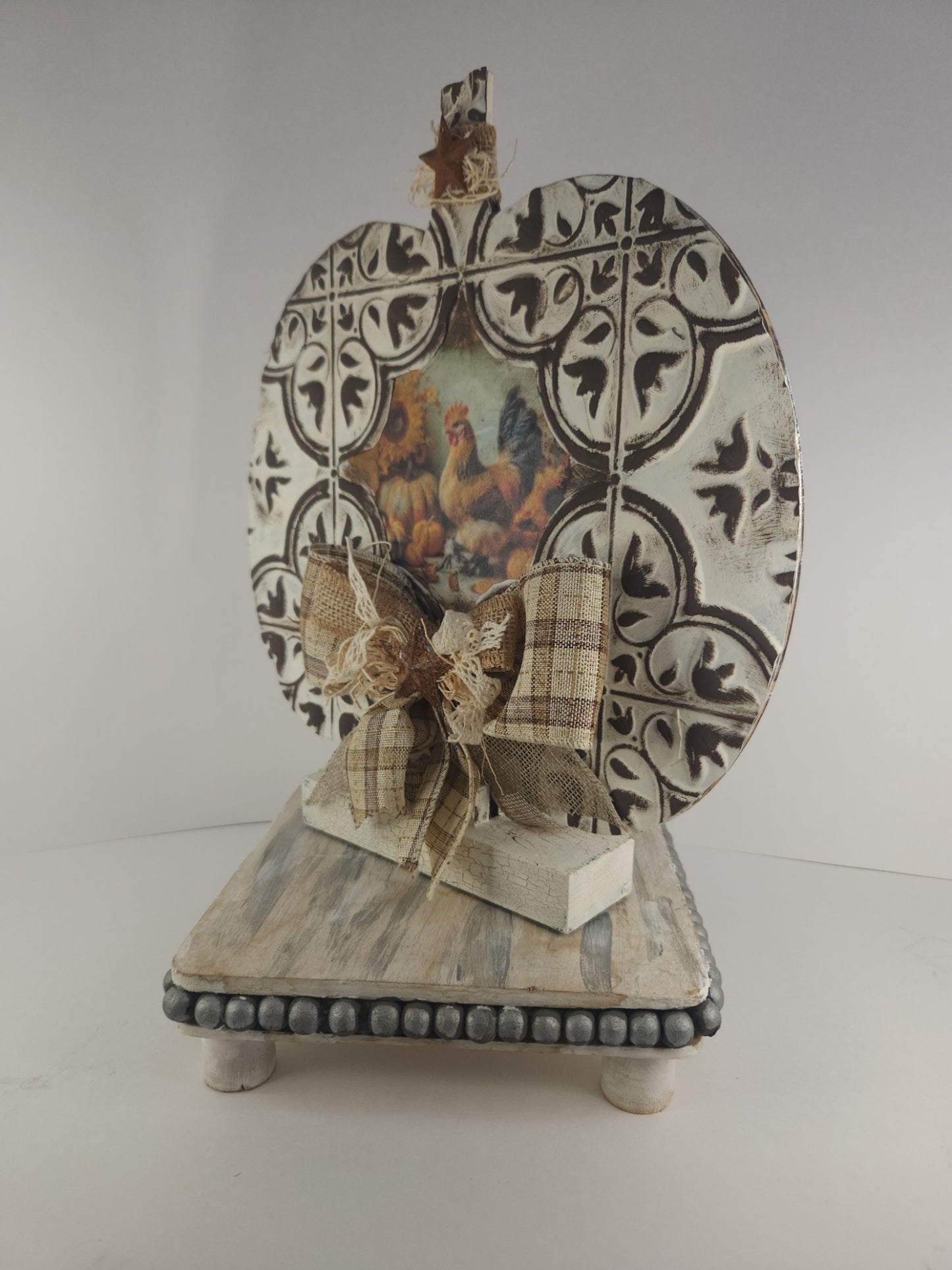 Farm style pumpkins shelf sitter